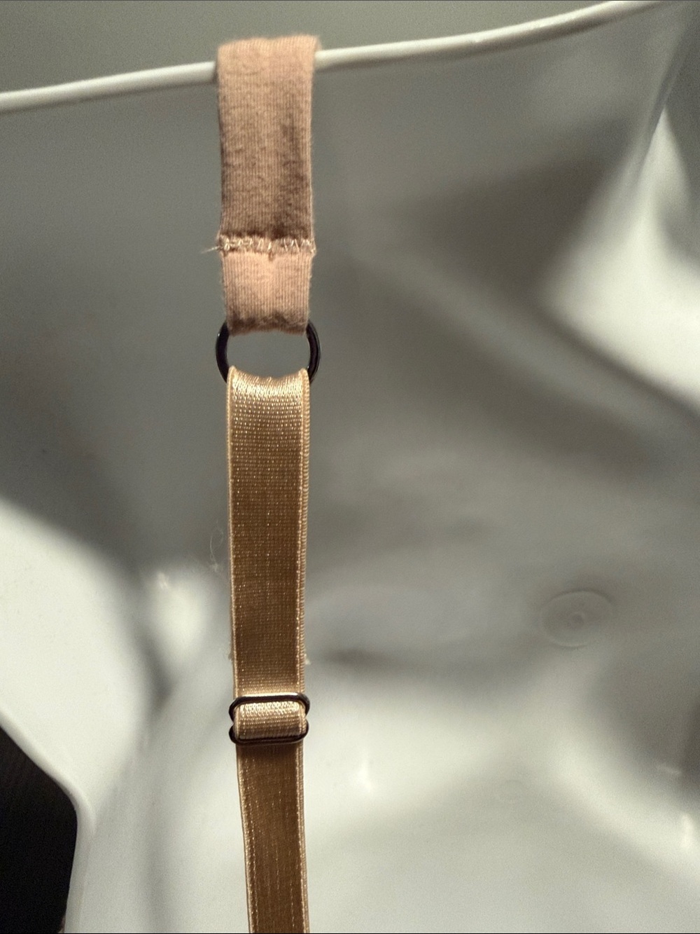 Hanro Soft V-Neck Bralette in Light Nude - Picture 4 of 9